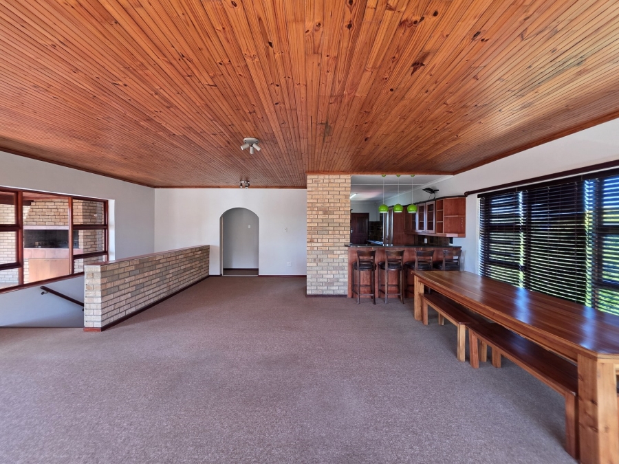 4 Bedroom Property for Sale in Wavecrest Eastern Cape
